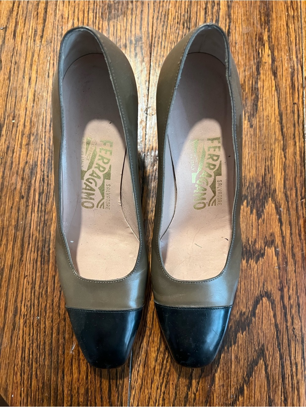 Salvatore Ferragamo Two-Tone Leather Pump in Beige and Black 5.5B